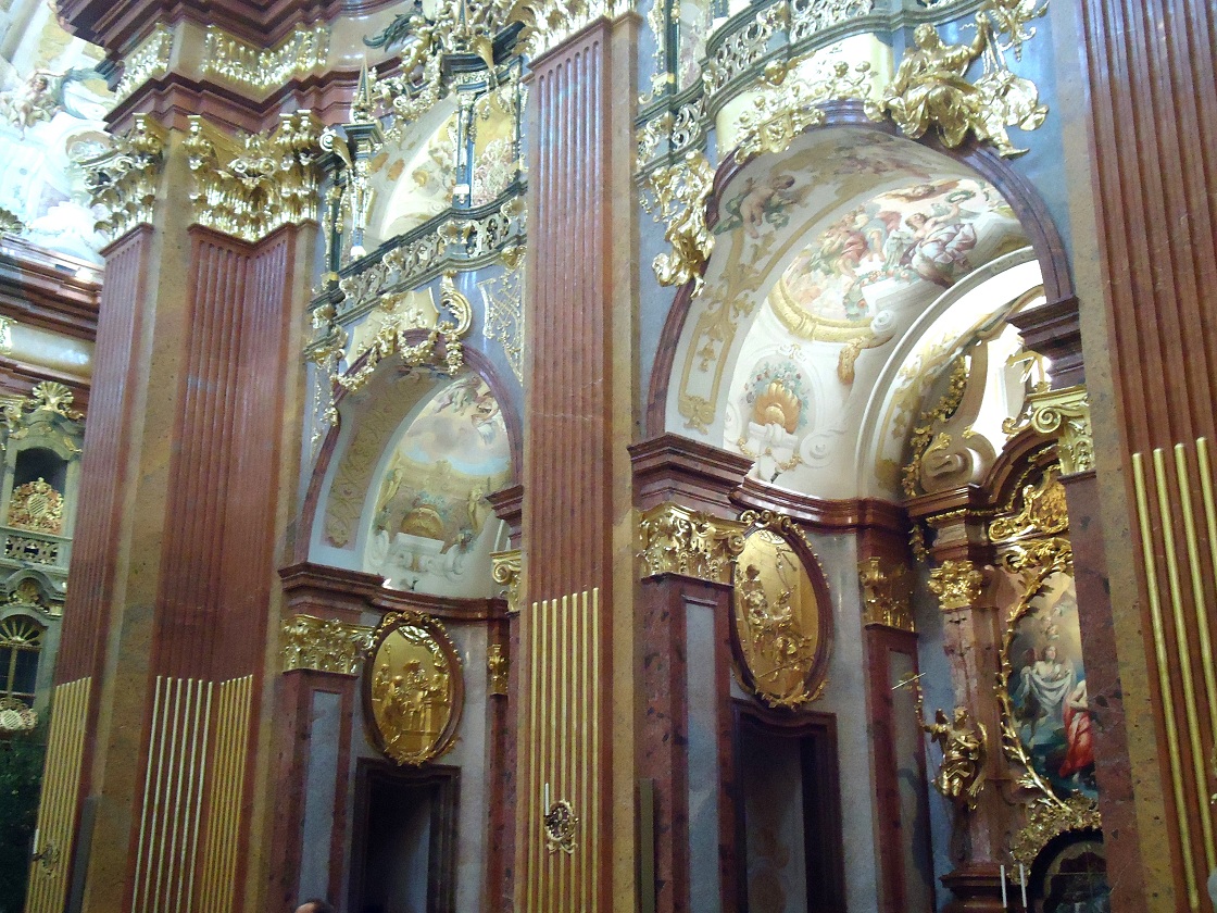 Église abbatiale de Melk Les fresques du plafond de l'église abbatiale de Melk ont été peintes en 1722 par l'artiste Johann Michael Rottmayr, originaire de Salzbourg