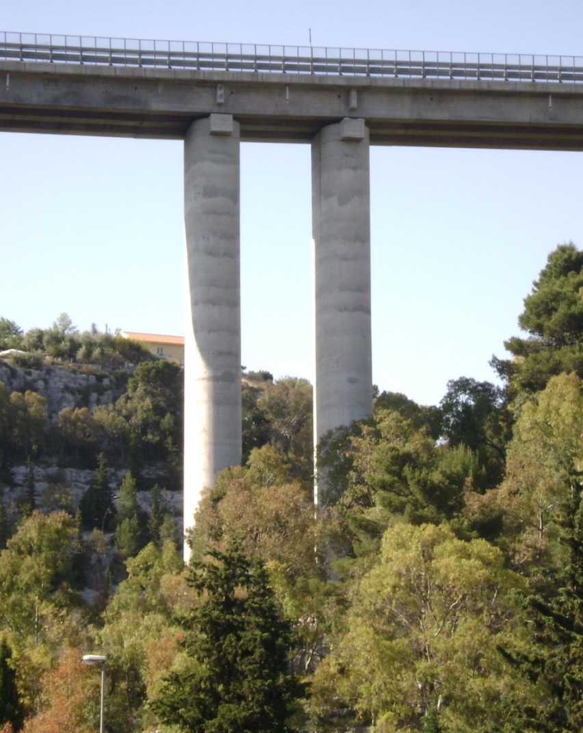 Le pont de Modica alta, relie l'échangeur de la SS115 à l'entrée de la partie haute de Modica (province de Raguse) 