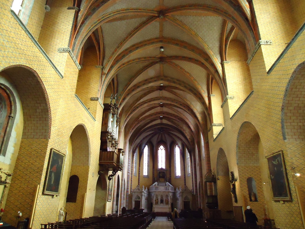 La nef et les voûtes de l'église abbatiale Saint Pierre de Moissac 