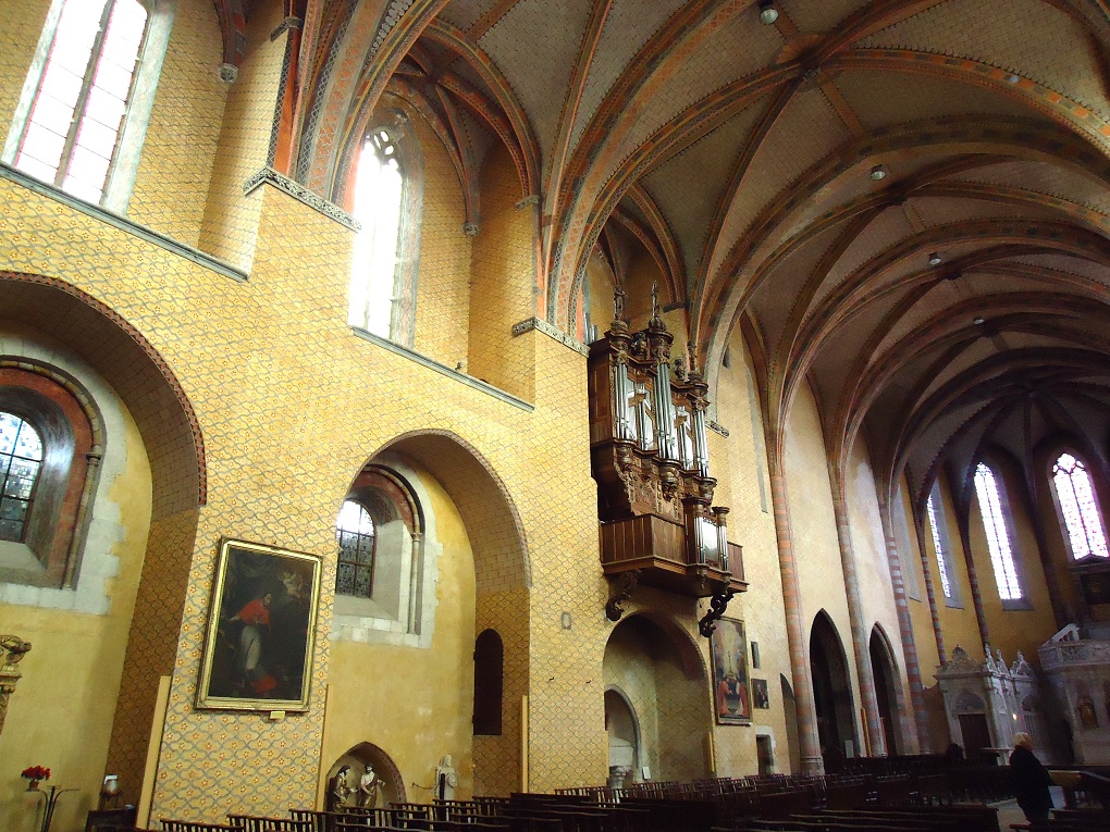 La nef et les voûtes de l'église abbatiale Saint Pierre de Moissac 