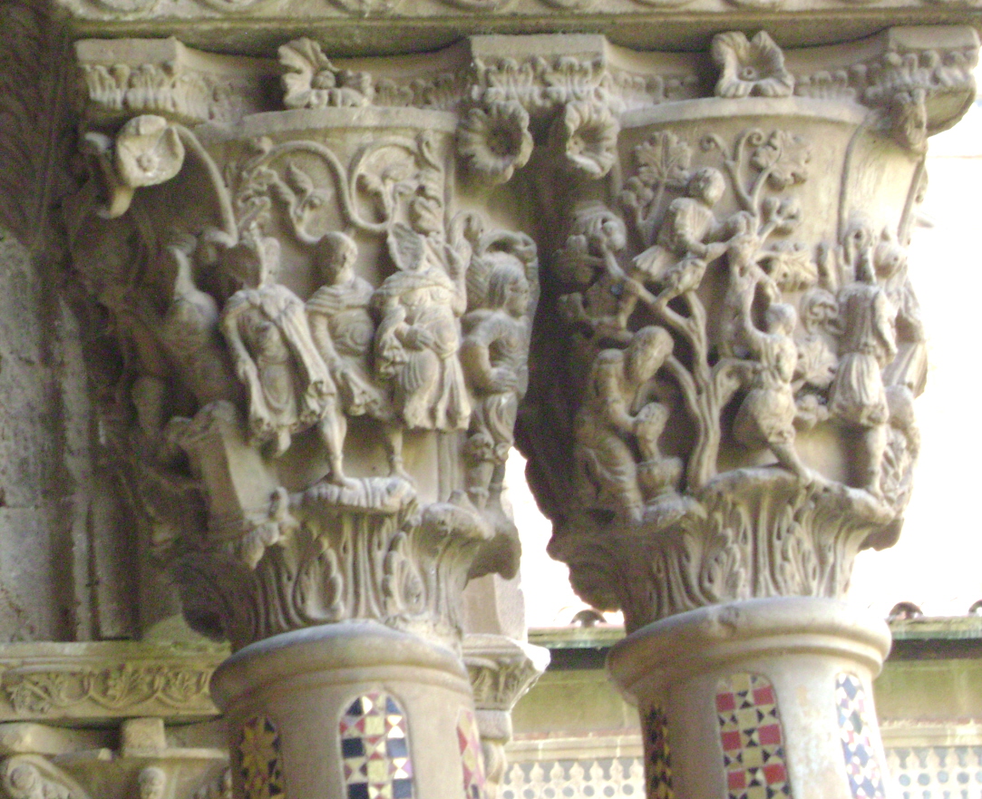 Détails des chapiteaux des colonnes du cloître bénédictin de la cathédrale (duomo) de Monreale 