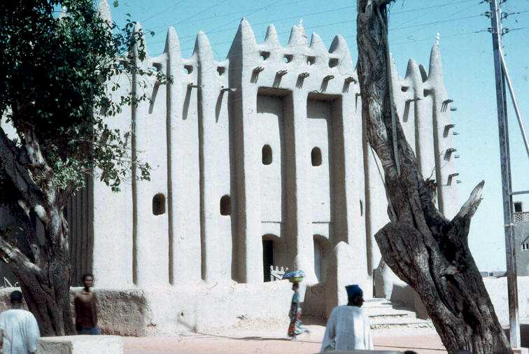 Mosque built of adobe in Mopti 