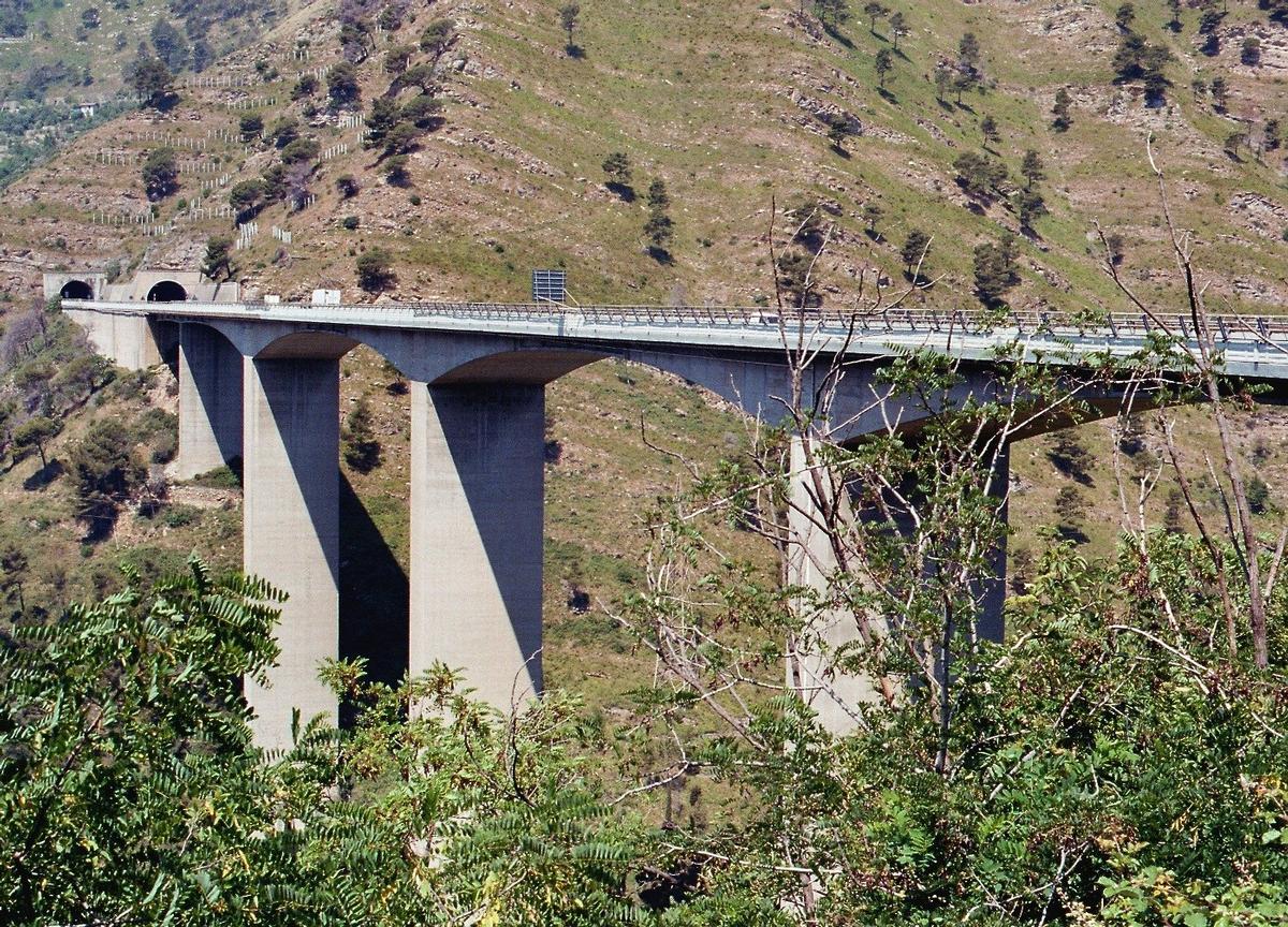 Autostrada A12 - Talbrücke östlich von Genua 