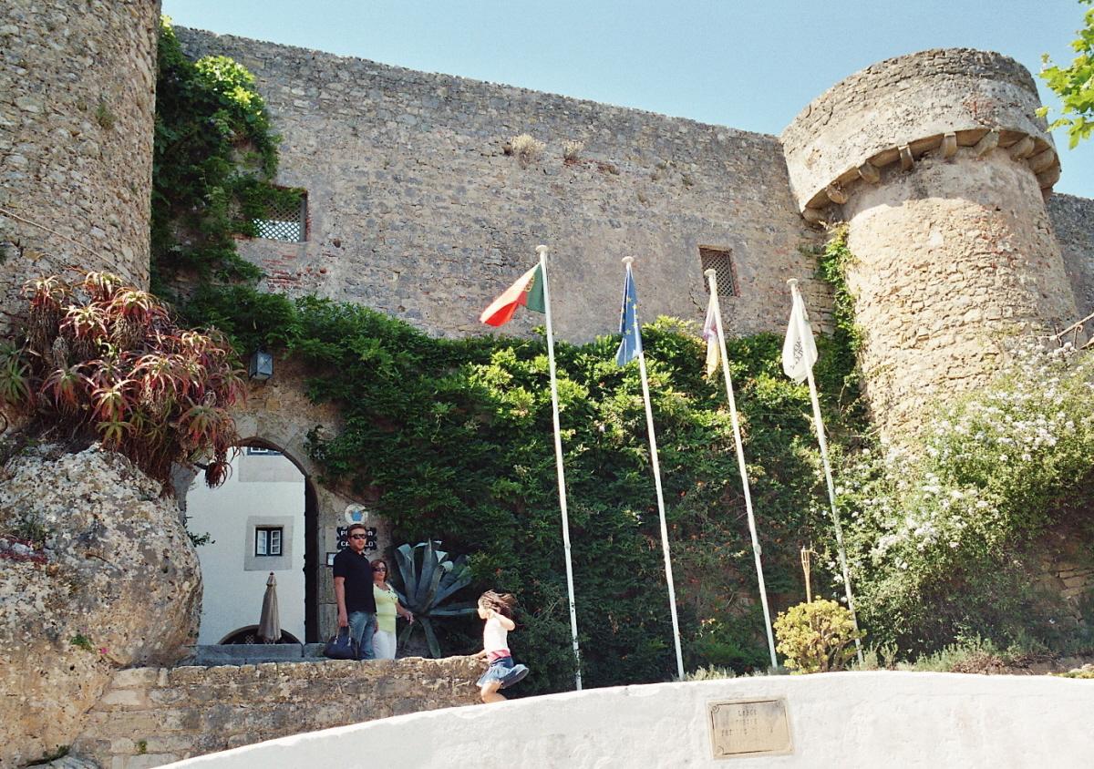 Le château médiéval d'Obidos (Portugal), dont une partie a été restaurée pour servir d'hôtel de luxe 