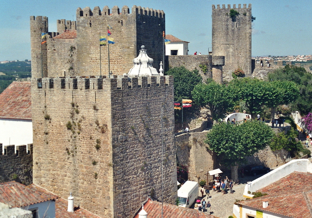 Le château médiéval d'Obidos (Portugal), dont une partie a été restaurée pour servir d'hôtel de luxe 