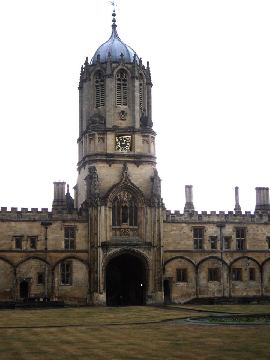 Tom Tower, la tour qui surplombe l'entrée du Tom Quadrangle, cour carrée de Christ Church College, à Oxford 