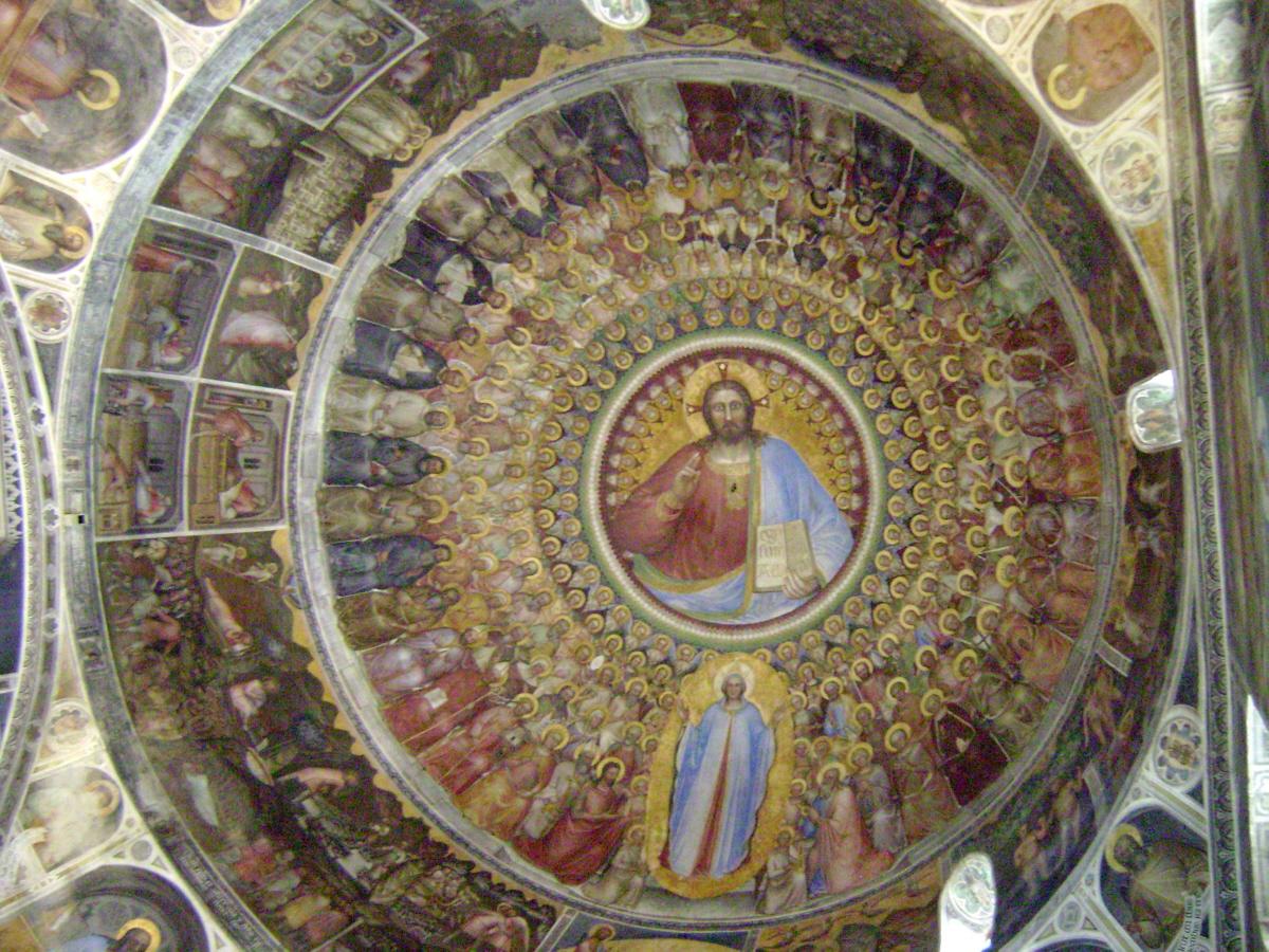 Les murs et la coupole du baptistère de Padoue sont recouverts de fresques d'élèves de l'école de Giotto (14e siècle) 