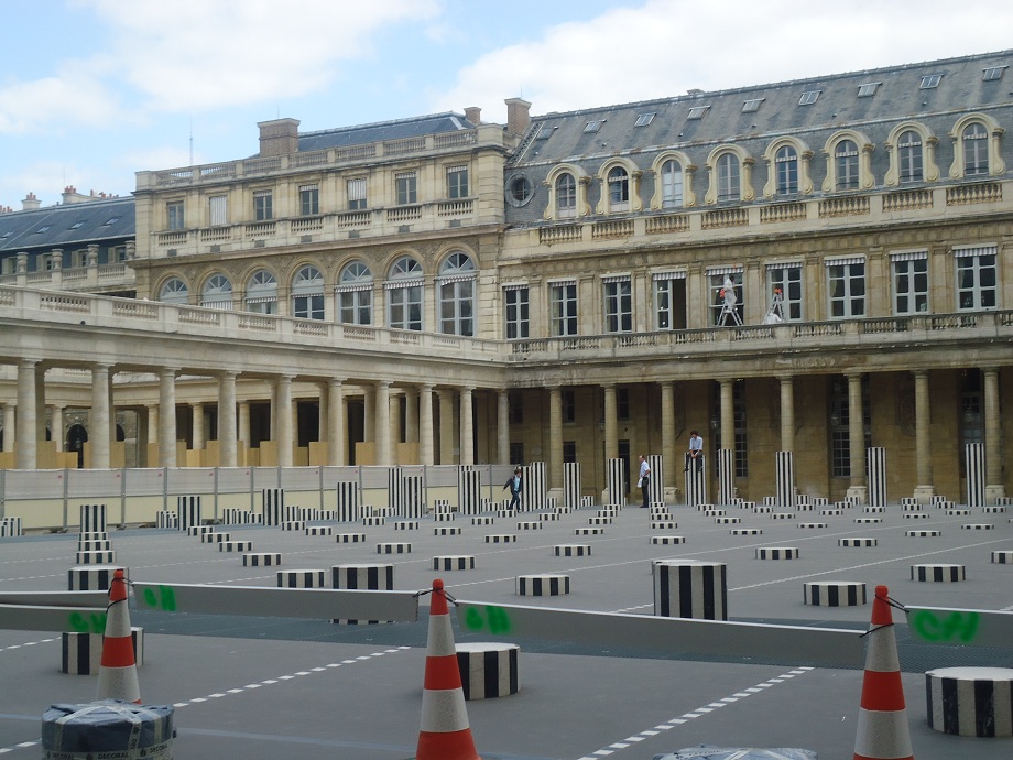 Les bâtiments du Palais-Royal entourant la cour principale du Palais-Royal : Galerie d'Orléans et Ministère de la Culture 