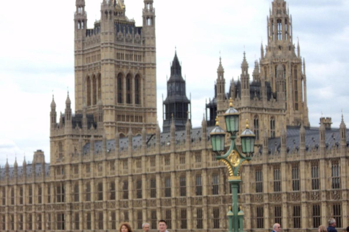 Les bâtiments du Parlement, à Westminster (Greater lon don) vus du pont de Westminster 