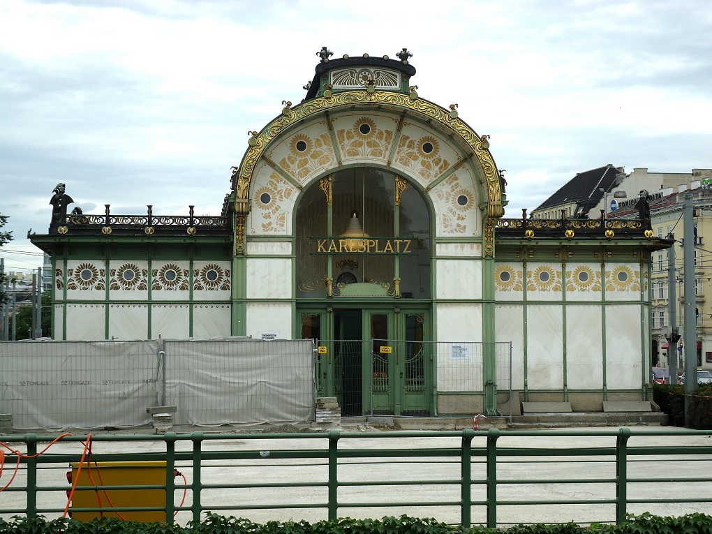 Les pavillons de la Stadtbahn, sur la Karlplatz, à Vienne 