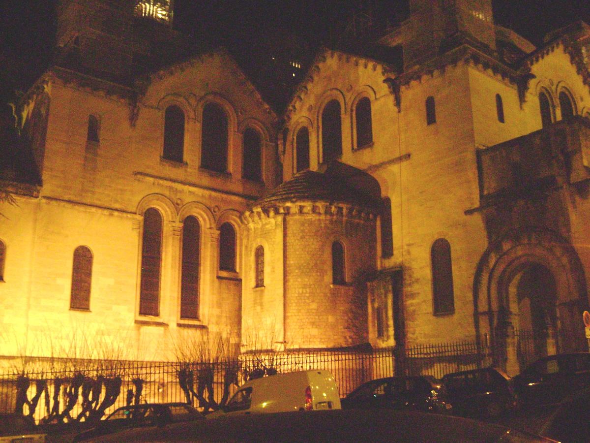 Vue nocturne de la cathédrale Saint-Front de Périgueux 
