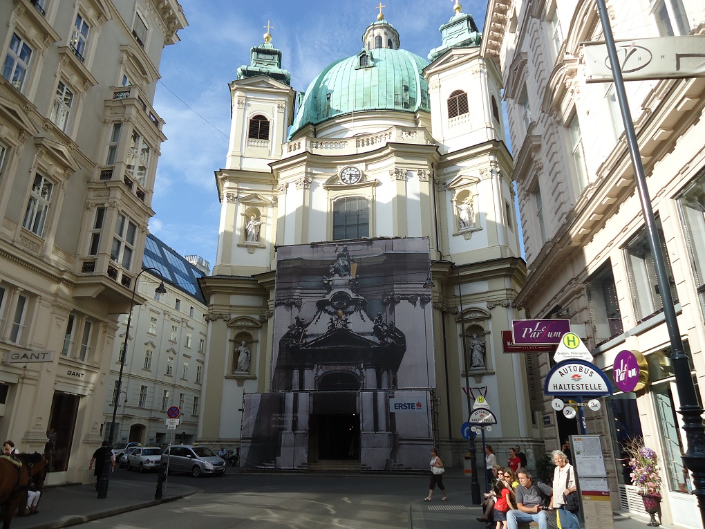 La façade (baroque) de la Peterskirche (église Saint-Pierre) dans le centre de Vienne 