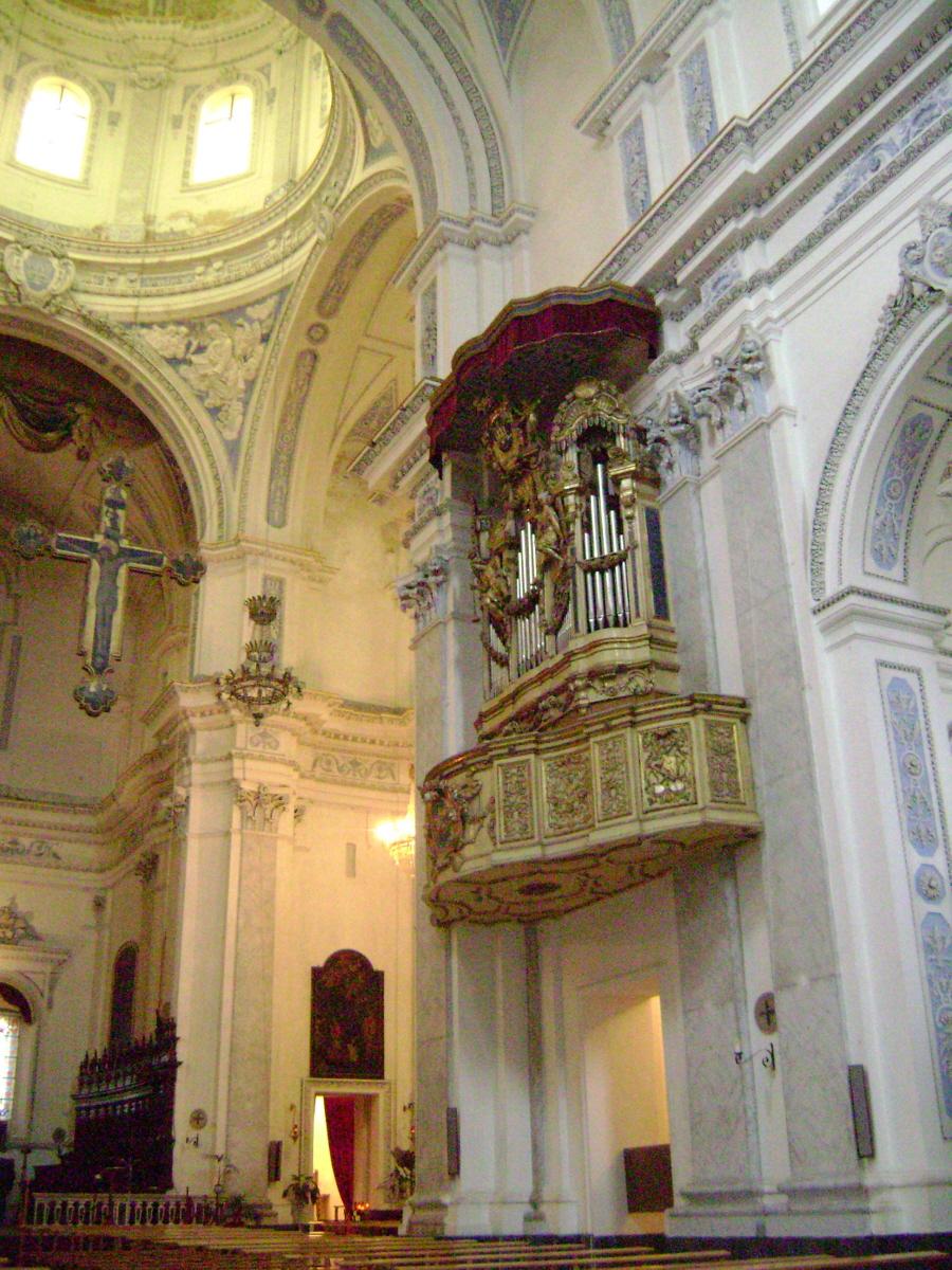 L'intérieur de la cathédrale (duomo) de Piazza Armerina (Sicile) 