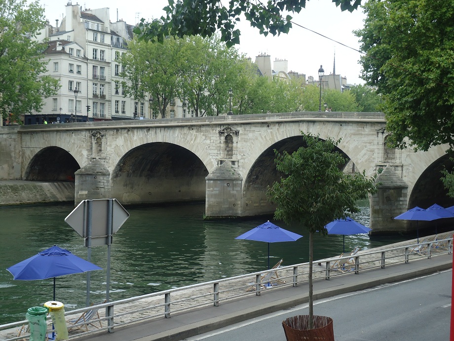 Le Pont Marie, entre l'île Saint-Louis et le quai des Célestins (Paris 4e) 