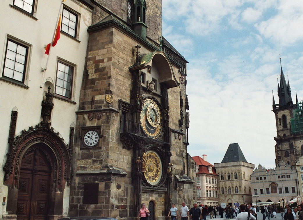 L'hôtel de ville et la tour de l'horloge de la vieille ville de Prague 