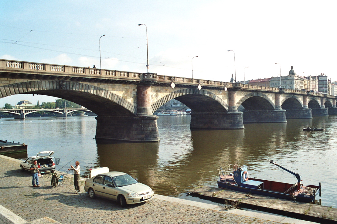 Palackeho Most, entre Smychov et Vinogrady, sur la Vtlava, à Prague 