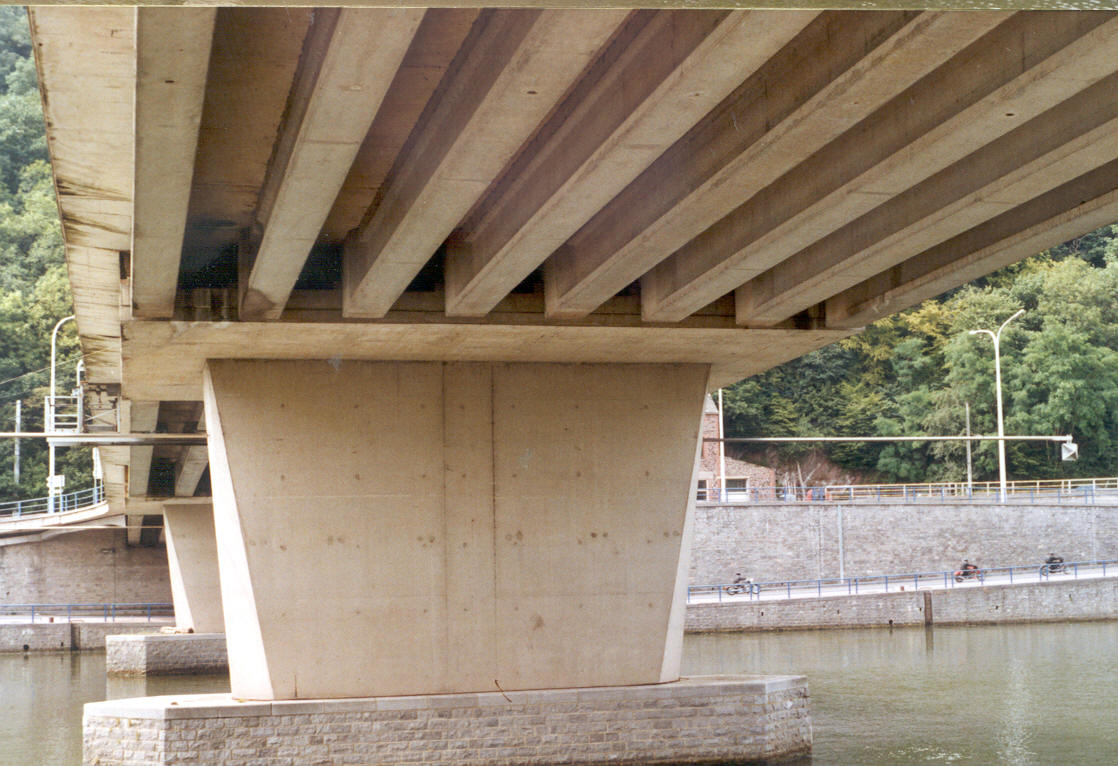 Détail d'une travée du pont de Profondeville, sur la Meuse 