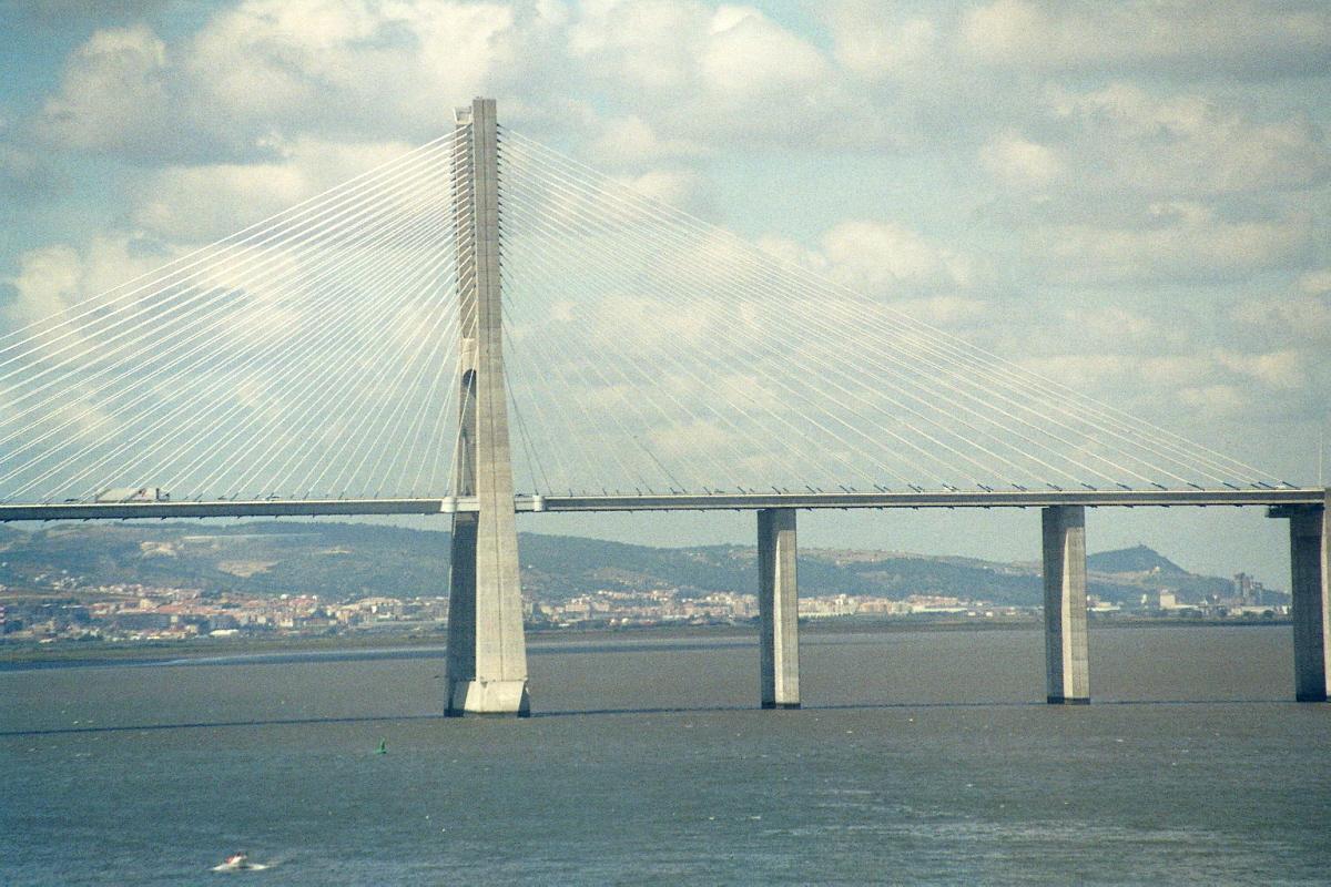 La partie haubanée du pont Vasco de Gama, sur le Tage (Lisbonne) 
