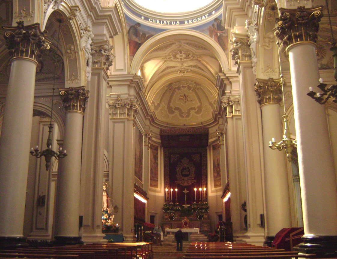 L'intérieur de la cathédrale (duomo) San Giovanni Baptista, à Ragusa Superiore (Sicile) 
