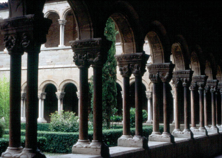 Le cloître (roman) de l'abbaye de Ripoll (Catalogne) 