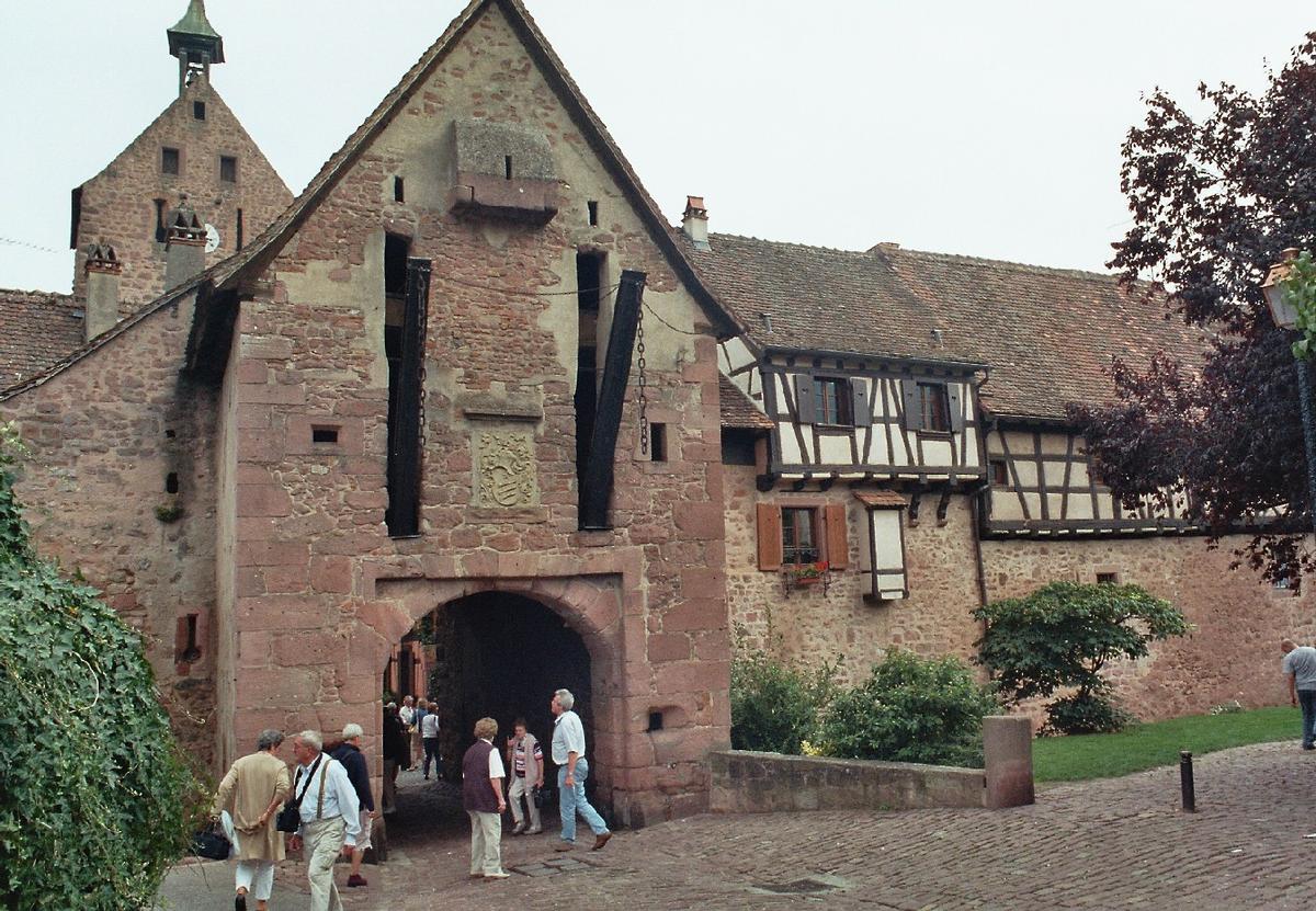 Le Dolder, la porte supérieure et les remparts de Riquewihr (Haut-Rhin) 