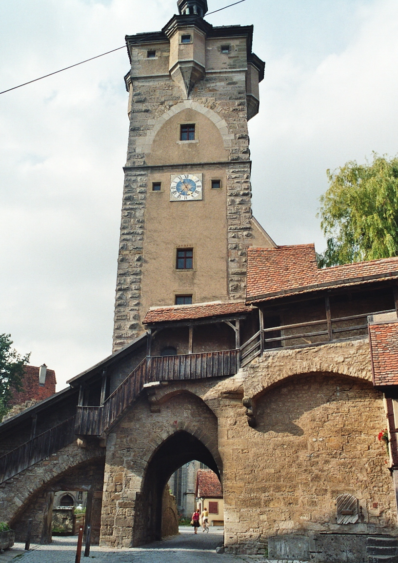 La porte et la tour nord des remparts de Rothenburg ob der Tauber (Bavière) 