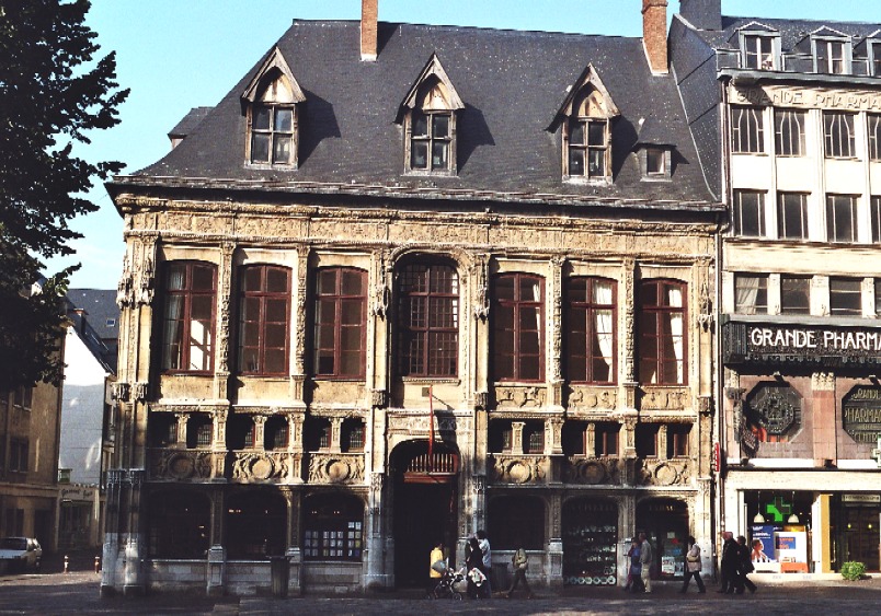 Fiche média no. 73242 Le bâtiment du Bureau des Finances, aujourd'hui Office du Tourisme, est la plus ancienne construction civile de la Renaissance à Rouen (début du 16e siècle)