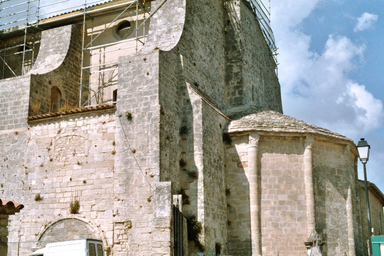 Le chevet de l'église (romane) de Saignon (Vaucluse) 