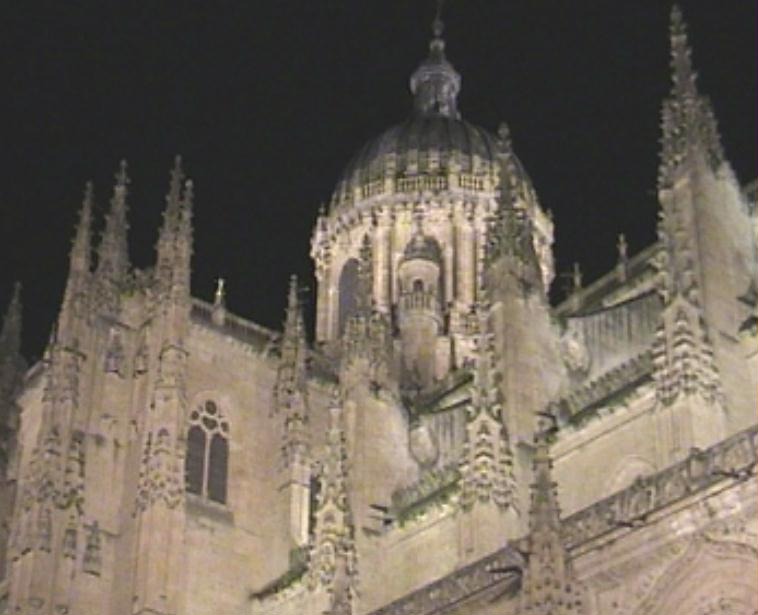 Vue nocturne de la cathédrale de Salamanque 