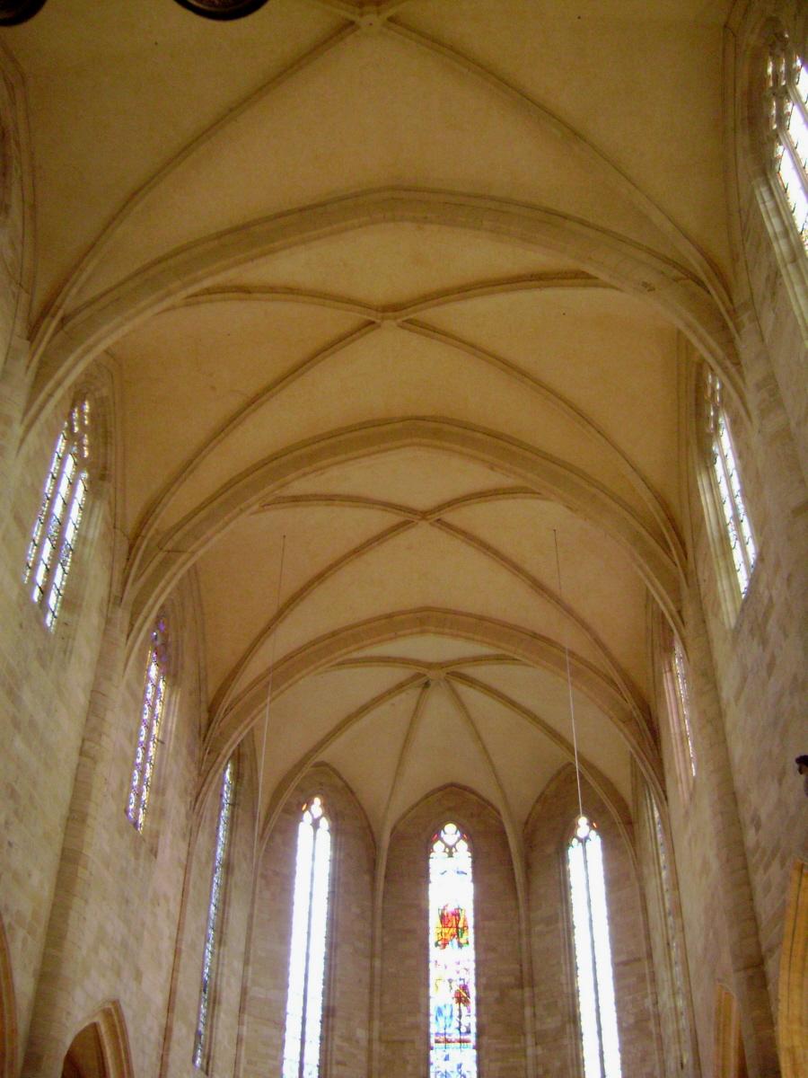 L'intérieur et les voûtes gothiques de la cathédrale Saint Sacerdos, à Sarlat (Dordogne) 