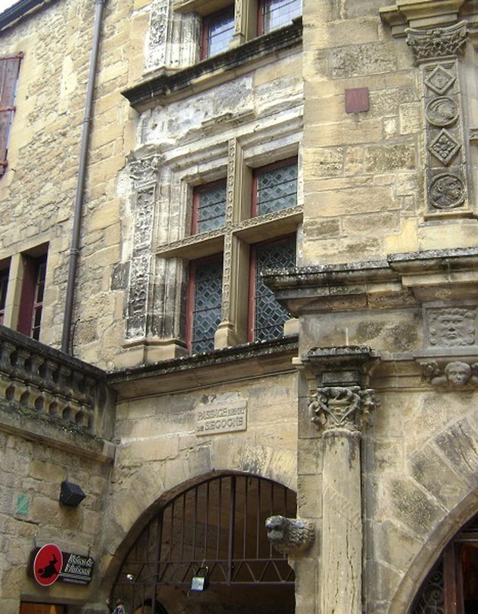 Détails de la façade Renaissance de la maison d'Etienne de la Boëtie à Sarlat (Dordogne) 