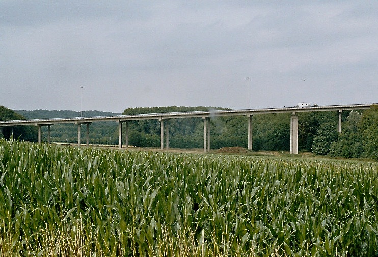 Le viaduc autoroutier de Sart-Bernard (commune d'Assesse) de l'E411 (A4) au sud de Namur 