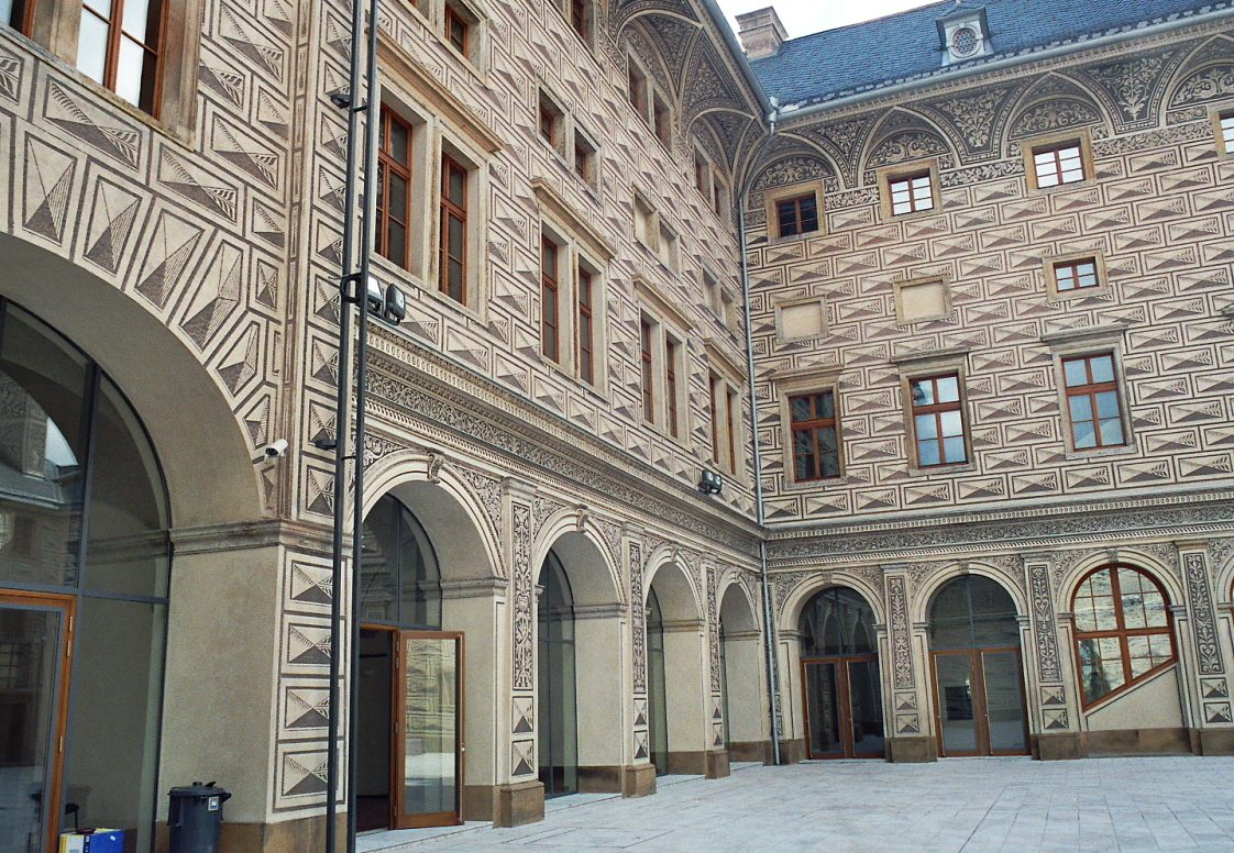 Le palais Schwartzenberg, sur le côté sud de la Hradcanske Namesti, à Prague 