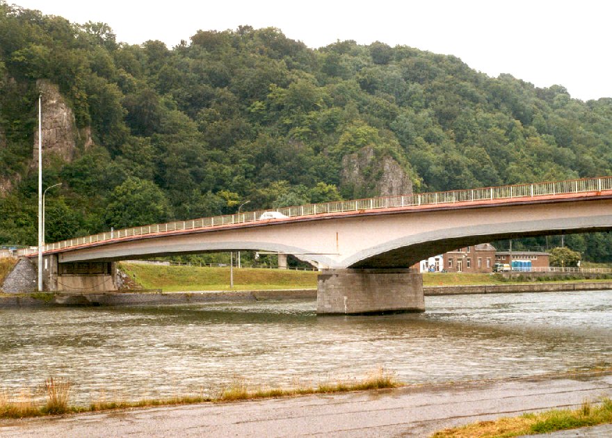 Le pont de la N968 sur la Meuse à Sclayn (commune d'Andenne), rénové de juin 1990 à mai 1992 