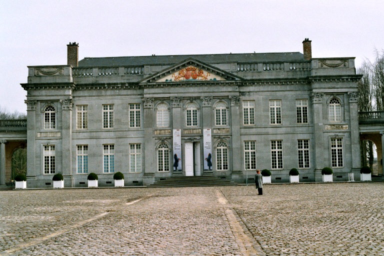 La façade du château (néoclassique) de Seneffe (Hainaut), construit de 1763 à 1768 par l'architecte Dewez 