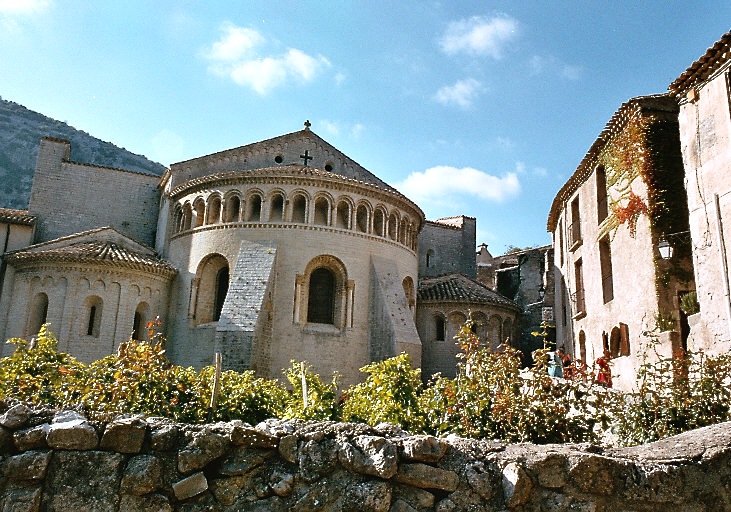 L'abside romane de l'église abbatiale de Gellone, à Saint-Guilhem-le-Désert 