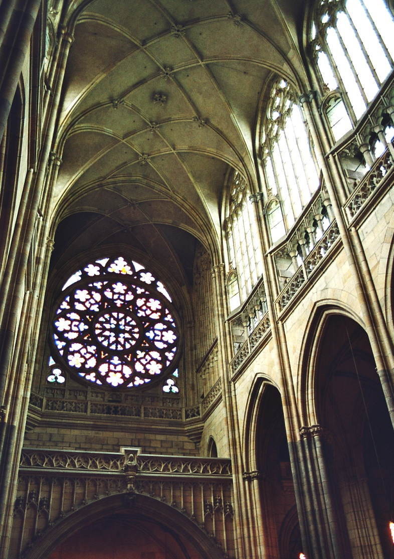 L'intérieur de la cathédrale (gothique) Saint Guy (ou Saint Vith) dans l'enceinte du château de Prague 