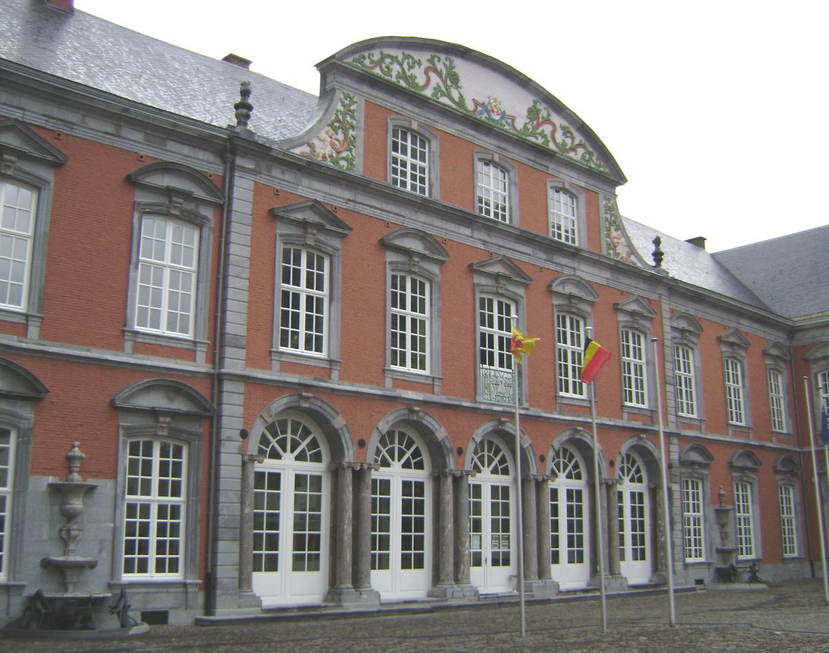 Les bâtiments du 18e siècle de l'abbaye de Saint-Hubert, actuellement affectés à divers services publics 