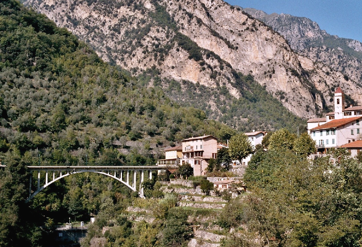 Le pont de Saint-Jean-la-Rivière, sur la Vésubie 