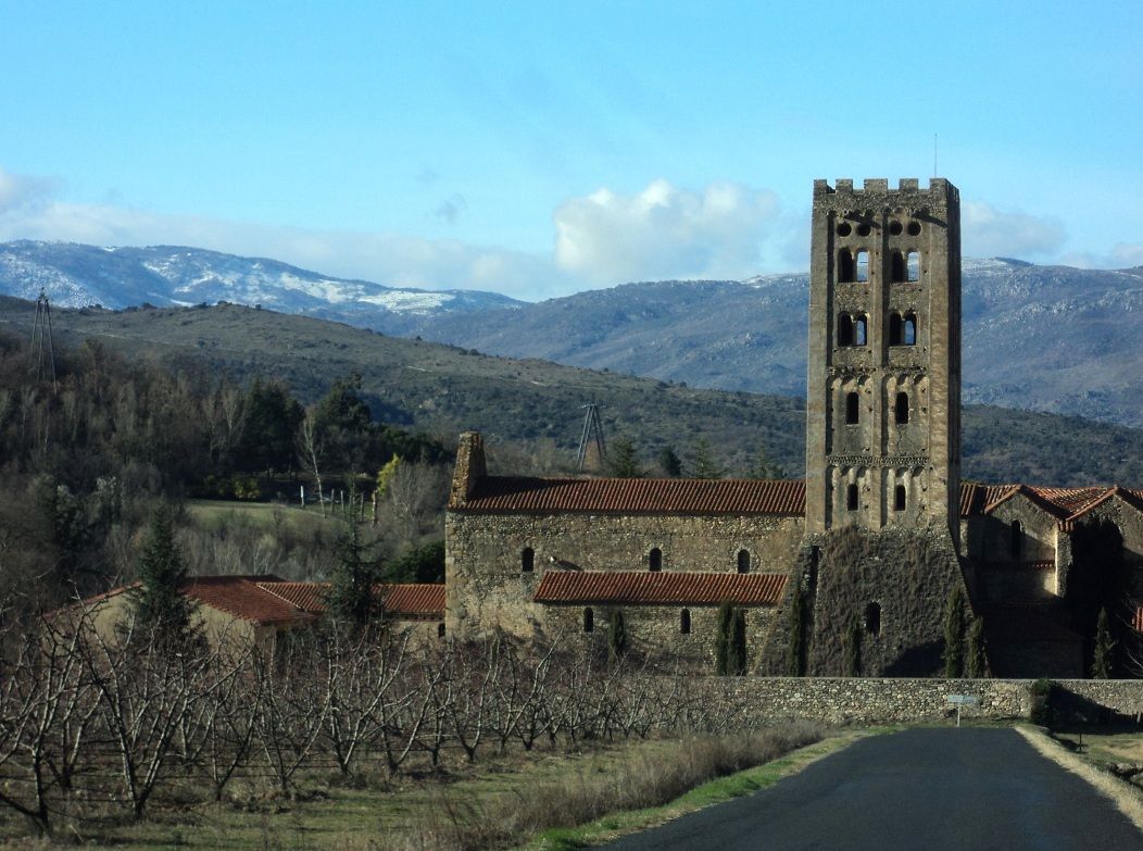Le clocher roman de l'abbaye Saint-Michel-de-Cuxa (Pyrénées-Orientales) 