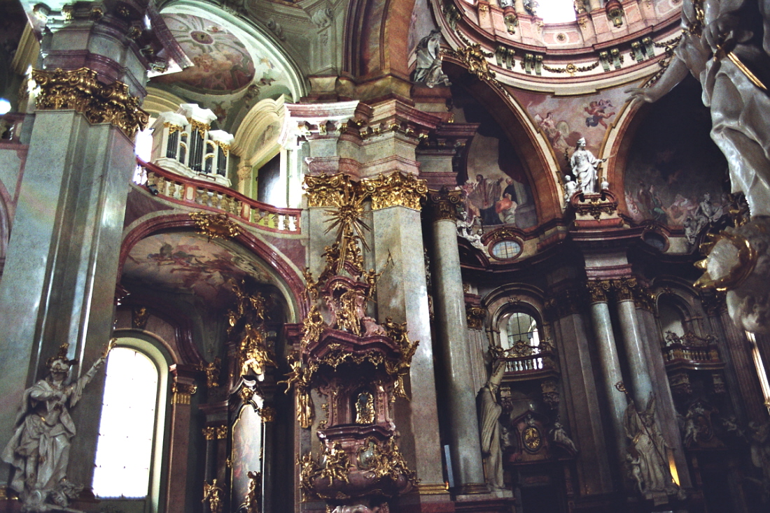 Saint Nicholas', Prague 