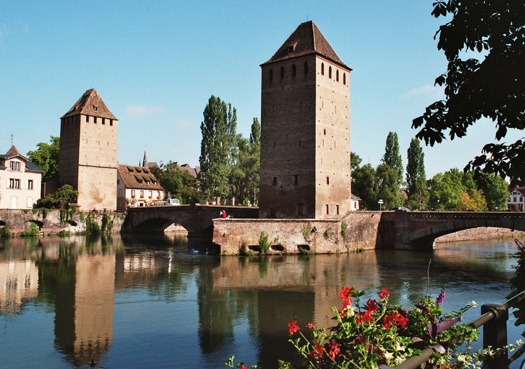 Les ponts couverts, sur un bras de l'Ill, à Strasbourg 