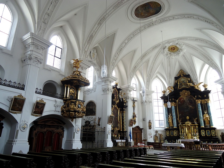 L'intérieur de l'église des Jésuites, de style baroque, de Straubing 