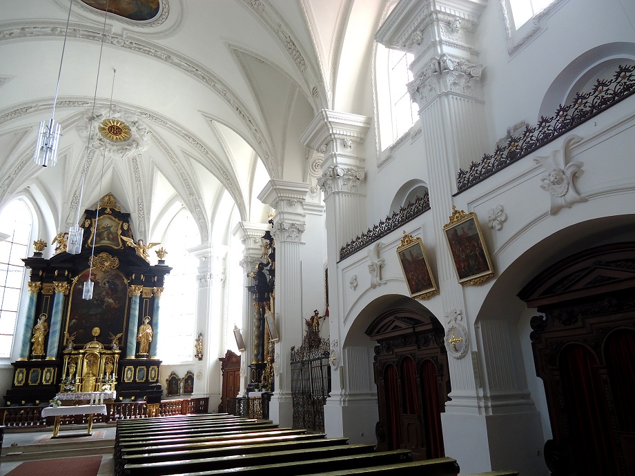 L'intérieur de l'église des Jésuites, de style baroque, de Straubing 