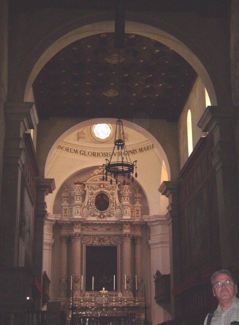 La cathédrale (dumo) de Syracuse (Sicile), sur l'île d'Ortygie (façade et choeur) 