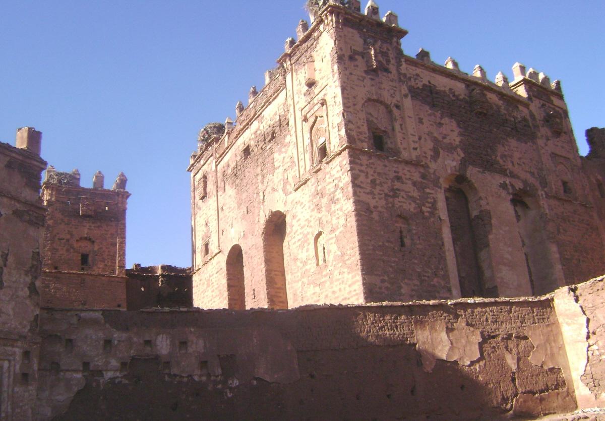 Fiche média no. 156033 La casbah (forteresse) du Glaoui (le gouverneur de Marrakech au 19e siècle) à Telouèt, abadonnée à l'indépendance et en grande partie ruinée