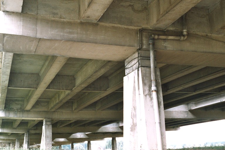 Détail du viaduc de Temploux, long d'un kilomètre (autoroute E42) 