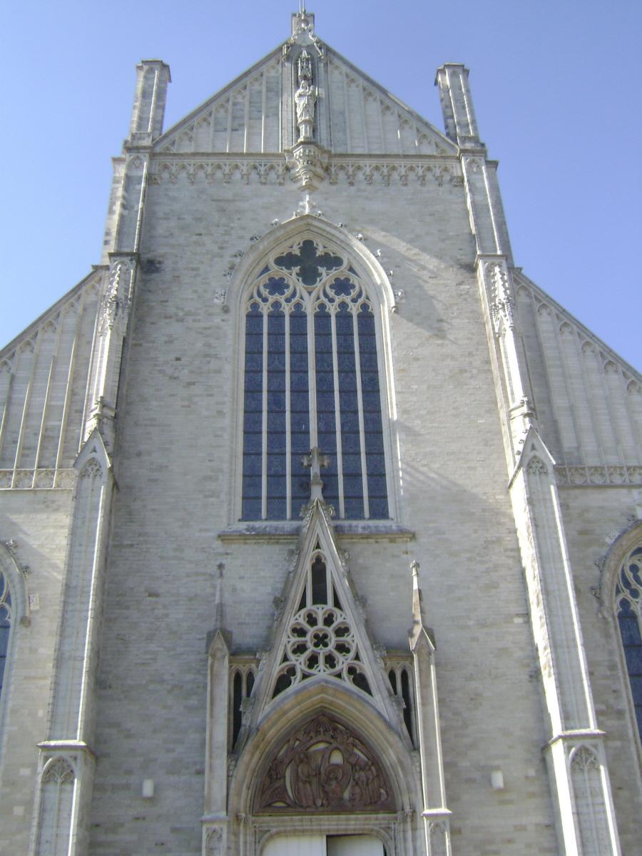 Fiche média no. 171956 L'église de l'abbaye des Prémontrés de Tongerlo (province d'Antwerpen) a été reconstruite à partir de 1840, en style néo-gothique, sous la direction de l'architecte Paul Stoop, et achevée dans les années 1930