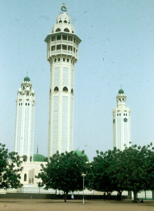Le minaret de la grande mosquée de Touba, au centre du Sénégal 