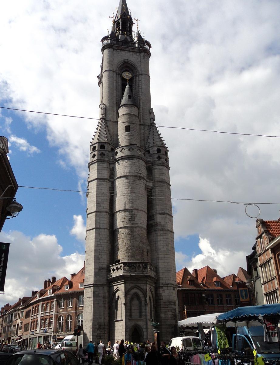 Le beffroi de la ville de Tournai, Grand'place, est le plus ancien de Belgique 